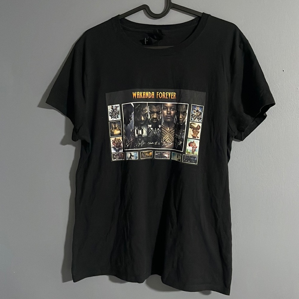 Wakanda T-shirt size Large